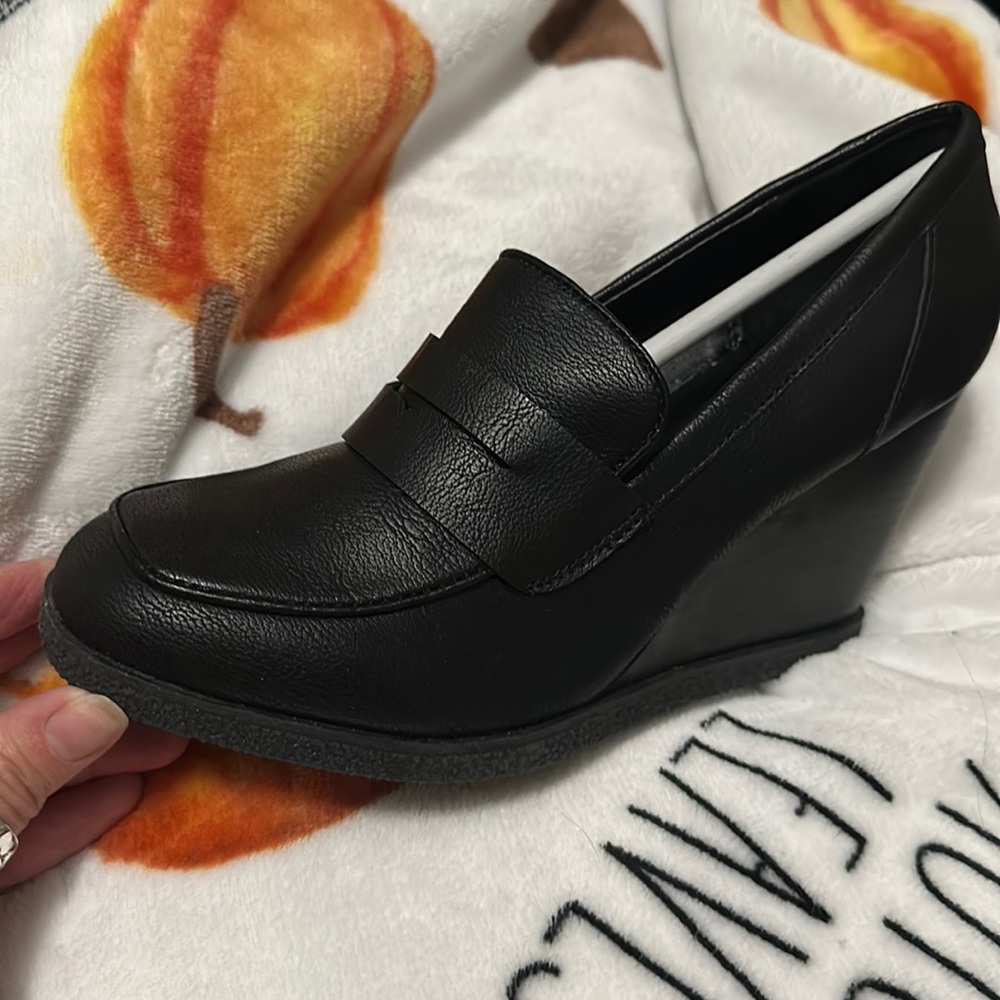 Sun + Stone Wedge Heel Women’s Black Faux Leather Jetta  Slip On Loafer Size 7.5